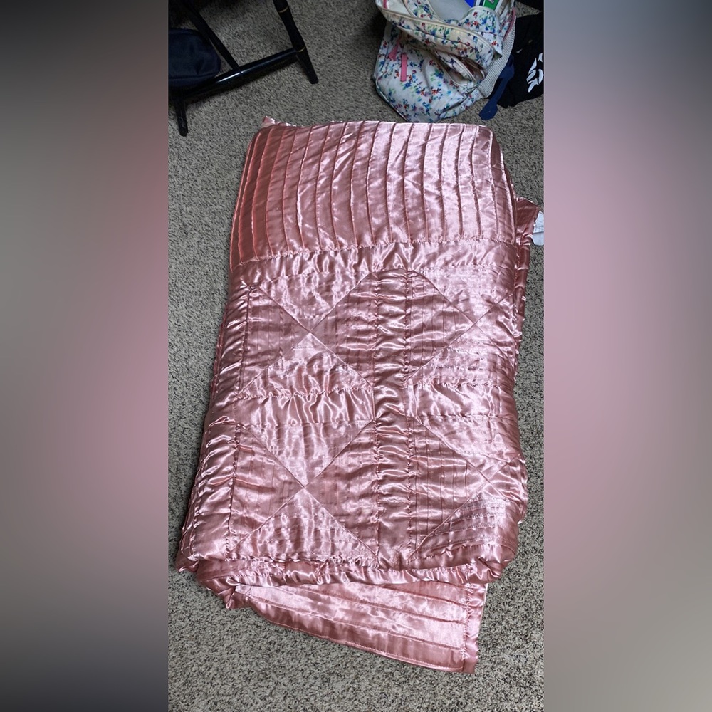 Full size comforter - Picture 2 of 2